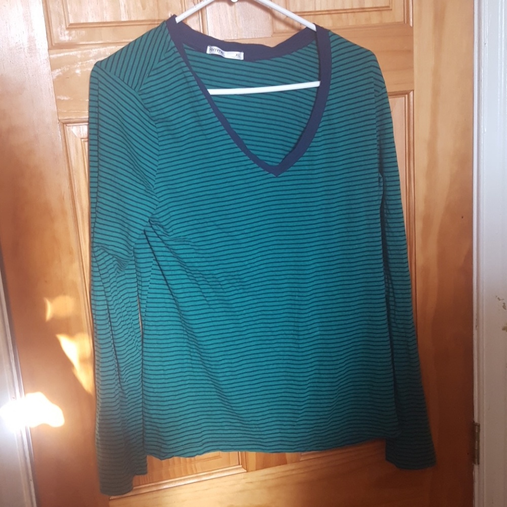 Femme by Trestics Long Sleeve V-neck Tops Size XL